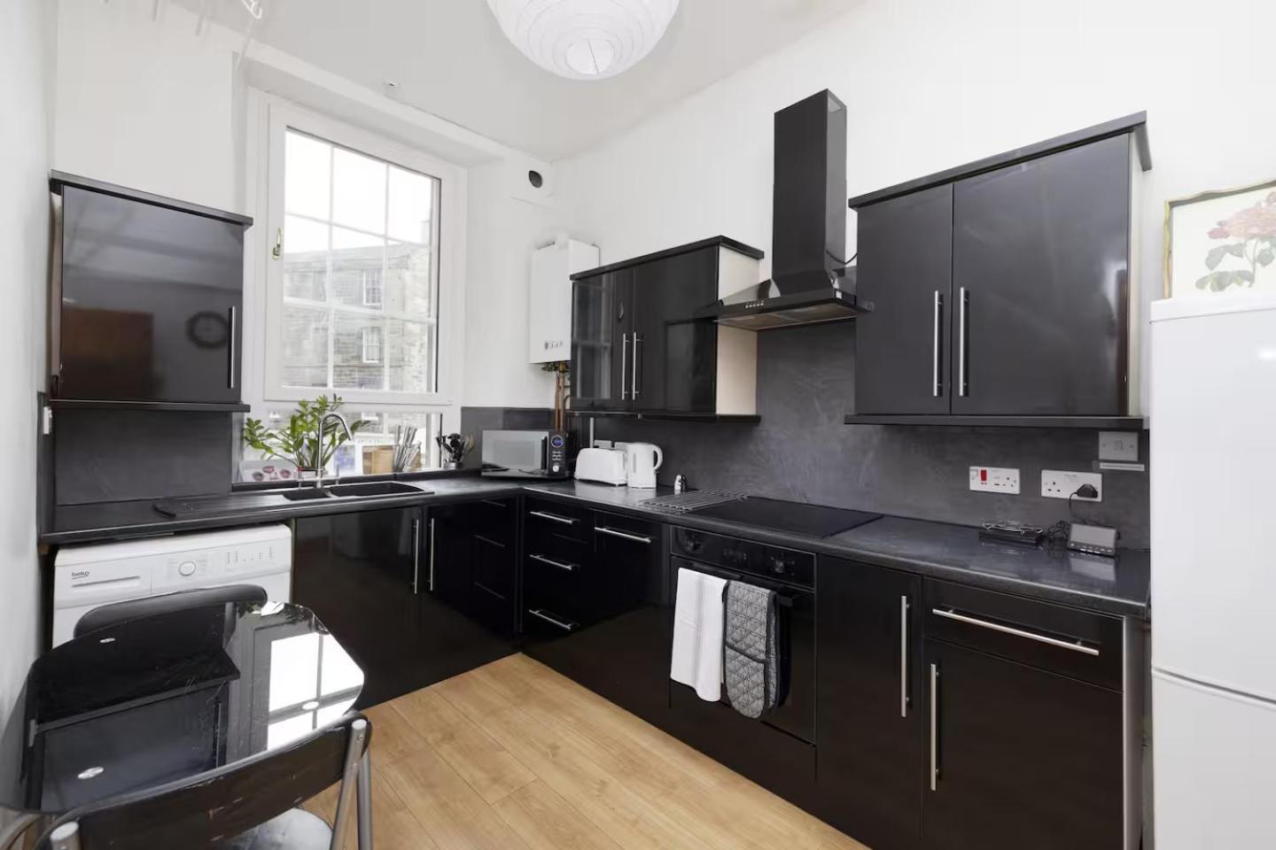 Joivy 3 Bed Flat In Old Town, Close To Grassmarket Edinburgh Ngoại thất bức ảnh