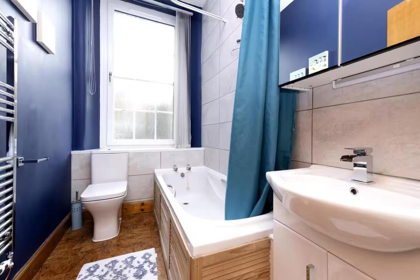 Joivy 3 Bed Flat In Old Town, Close To Grassmarket Edinburgh Ngoại thất bức ảnh